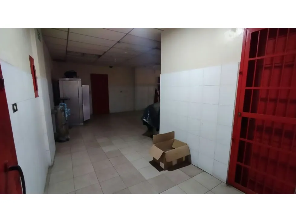 Se vende local comercial 1450m2 San Benardino 0246 - 12