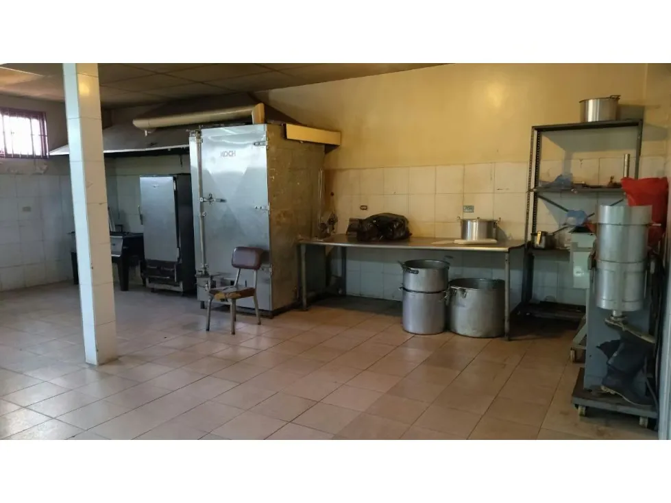 Se vende local comercial 1450m2 San Benardino 0246 - 14