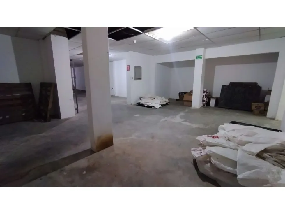 Se vende local comercial 1450m2 San Benardino 0246 - 19