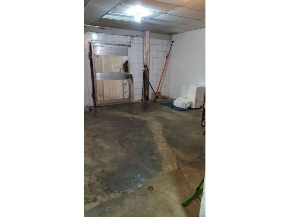 Se vende local comercial 1450m2 San Benardino 0246 - 22