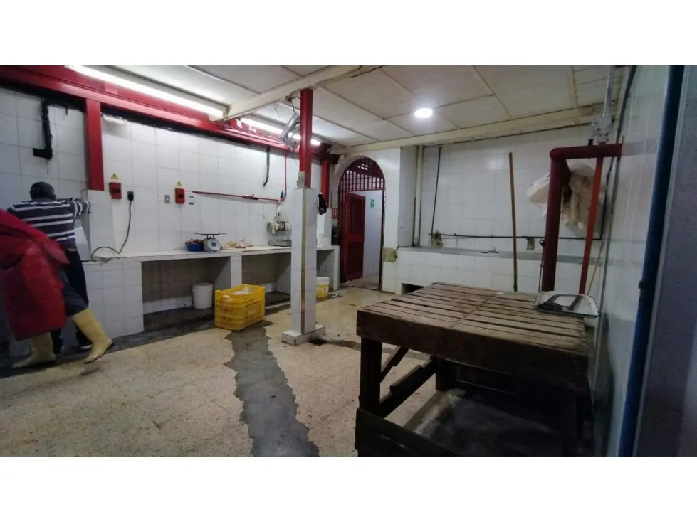 Se vende local comercial 1450m2 San Benardino 0246 - 8