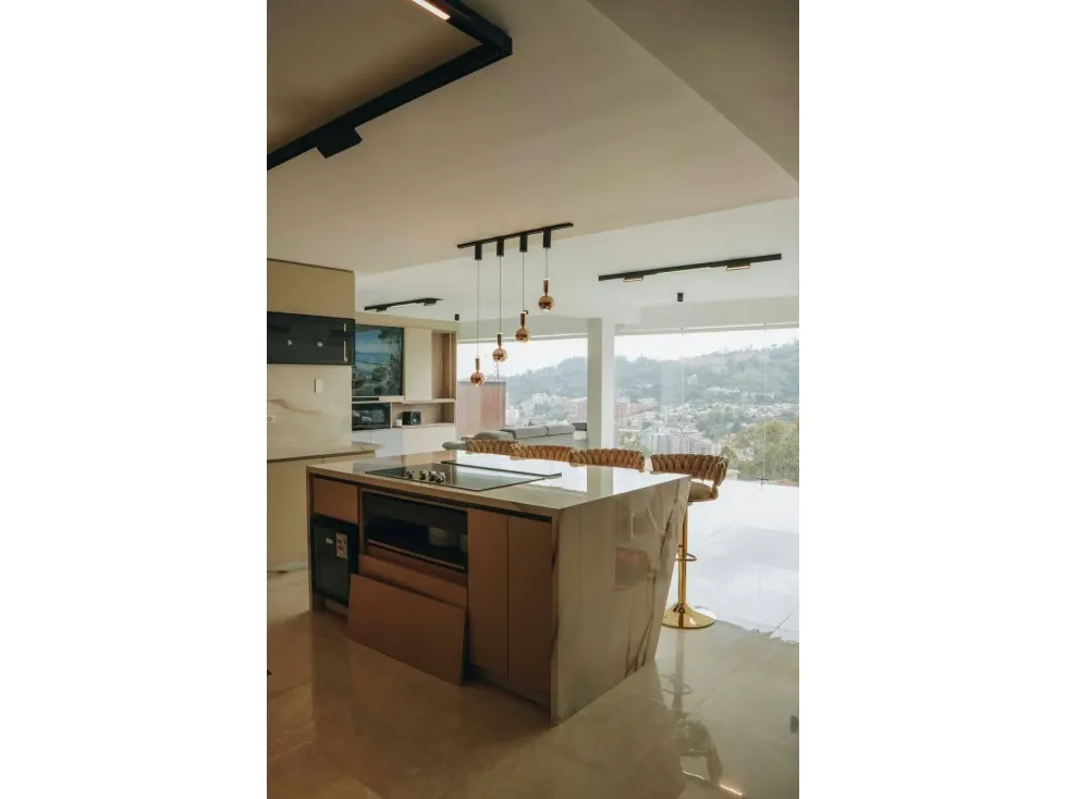 Casa en Venta en Los Naranjos del Cafetal 6H+S/ 6B/ 5P - 11