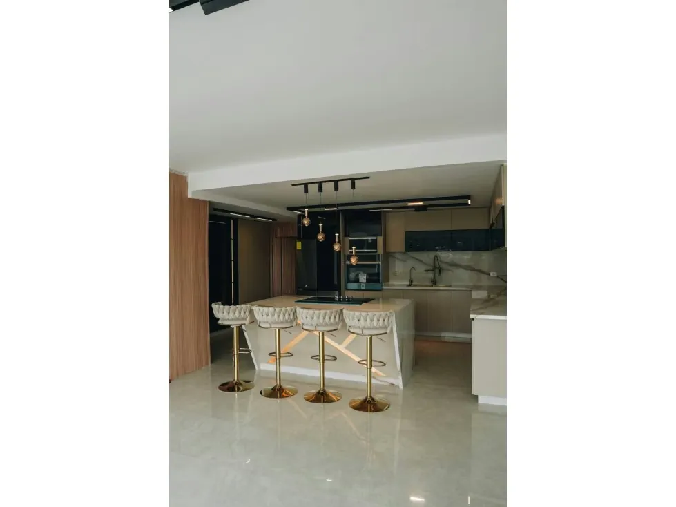 Casa en Venta en Los Naranjos del Cafetal 6H+S/ 6B/ 5P - 12