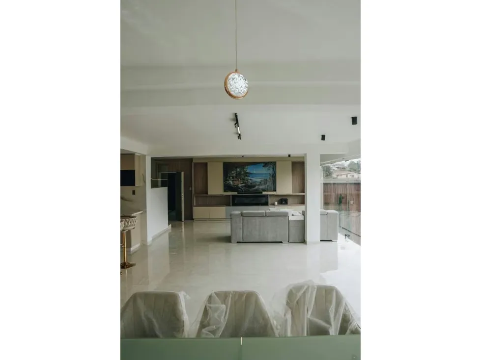 Casa en Venta en Los Naranjos del Cafetal 6H+S/ 6B/ 5P - 17