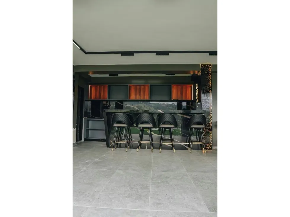 Casa en Venta en Los Naranjos del Cafetal 6H+S/ 6B/ 5P - 30