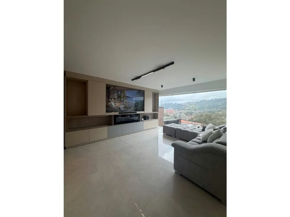 Casa en Venta en Los Naranjos del Cafetal 6H+S/ 6B/ 5P - 10