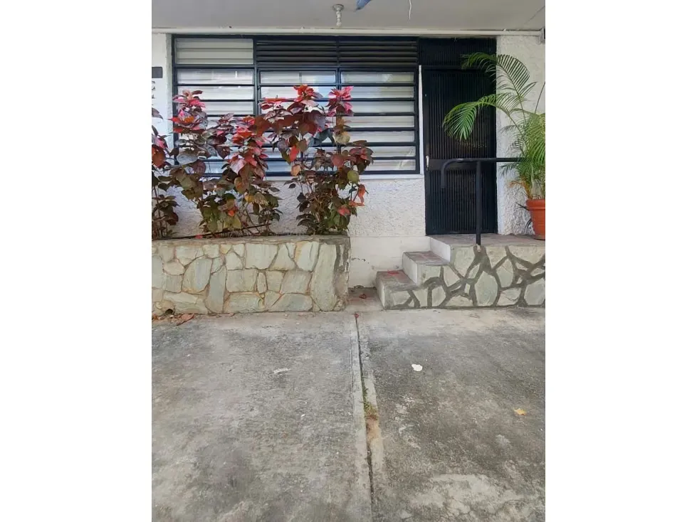 Alquilo anexo 65m2 Las Mercedes 6979
