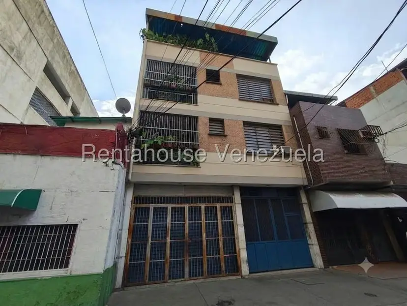 Comercial (Edificio) en Venta en Zona Centro, Aragua