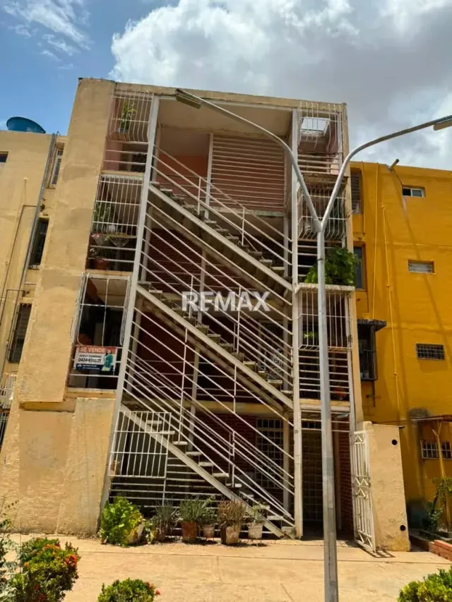 APARTAMENTO EN VENTA EN EL CONJUNTO RESIDENCIAL RAUL LEONI - 2