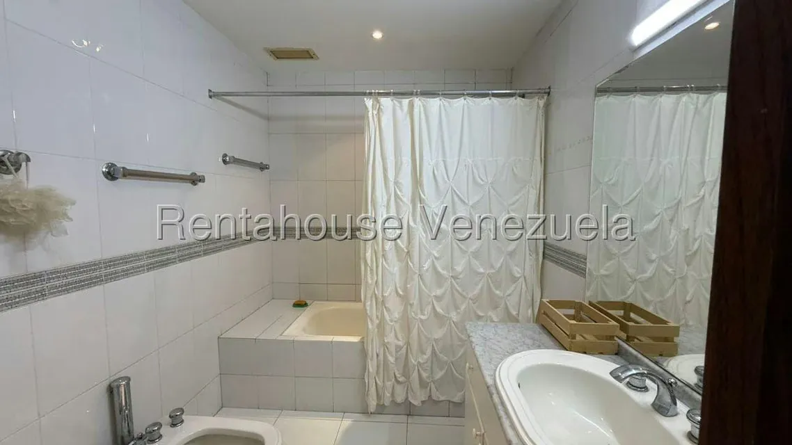 Casa (Duplex) en Venta en Oripoto, Distrito Metropolitano - 32