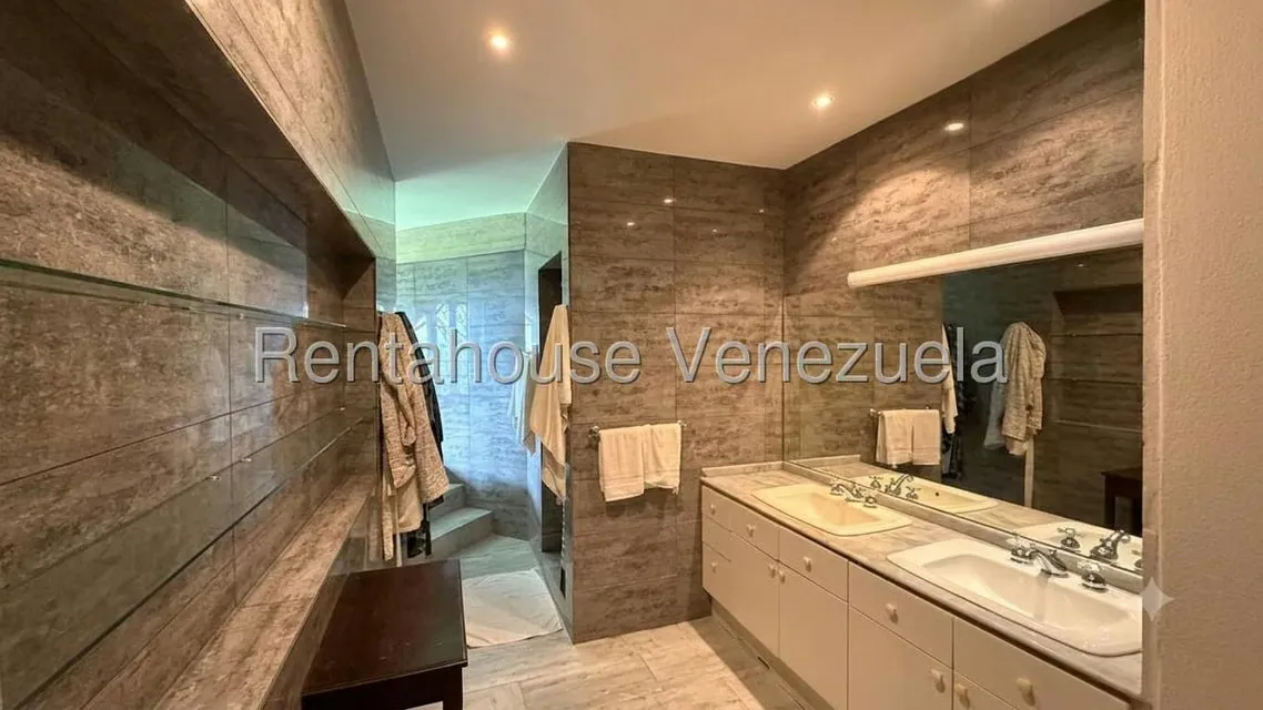 Casa (Duplex) en Venta en Oripoto, Distrito Metropolitano - 39