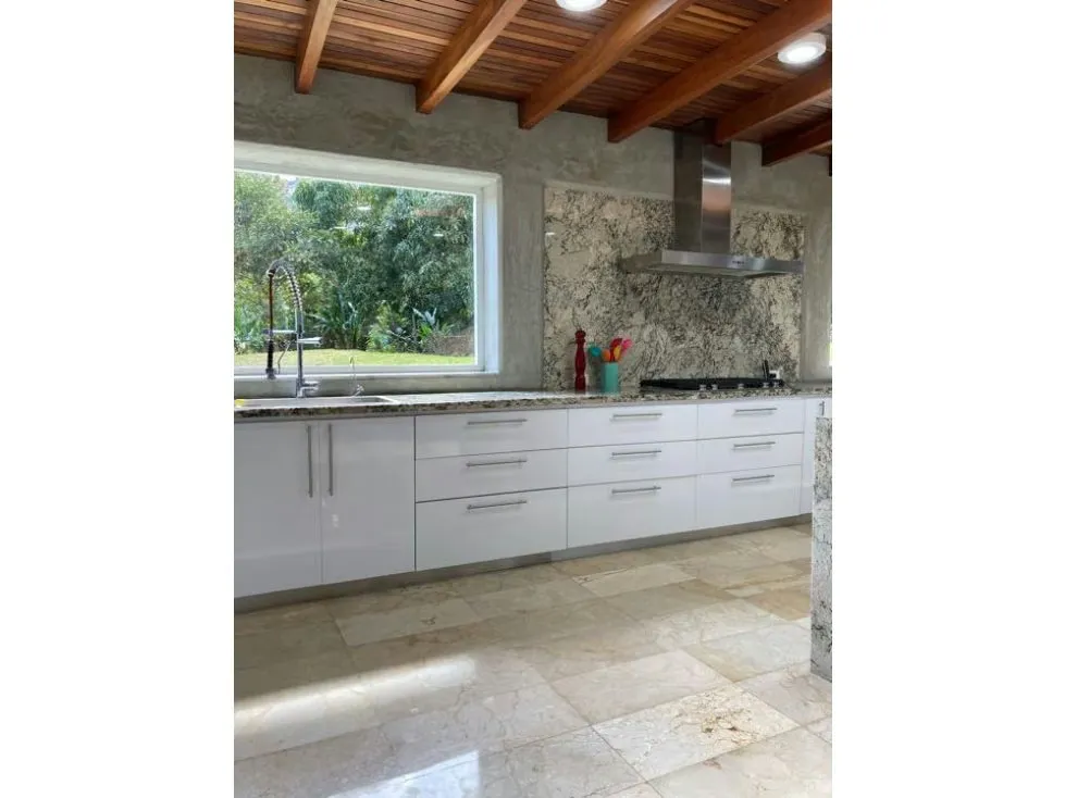 Se vende PB El Hatillo 350 m² + 45 m² terraza 4H/5B/2P - 10