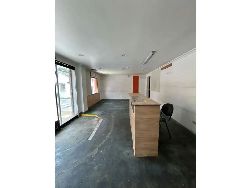 LOCAL COMERCIAL EN ALQUILER 98 M2- URB. EL HATILLO