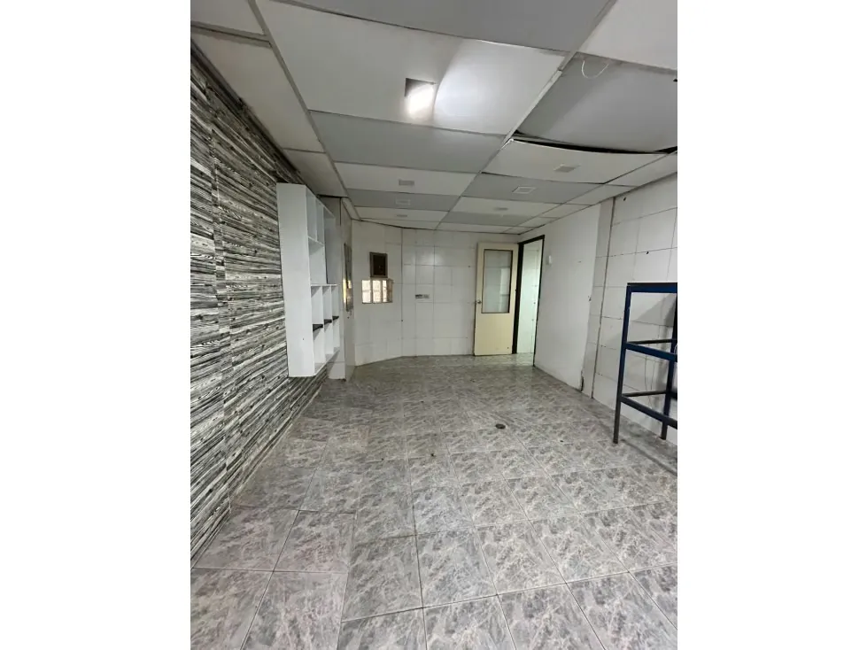 LOCAL COMERCIAL EN ALQUILER 98 M2- URB. EL HATILLO - 6