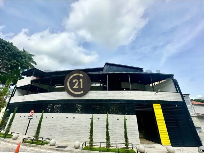 MC - Casa Comercial en San Román: Gran Oportunidad de Inversión