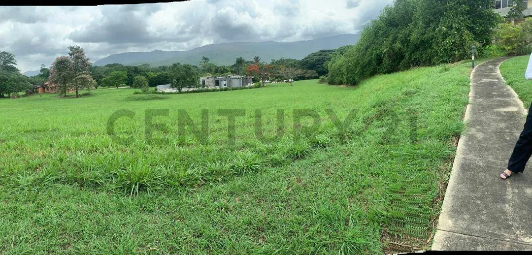 Se vende parcel la de 2600 mts2 - 4