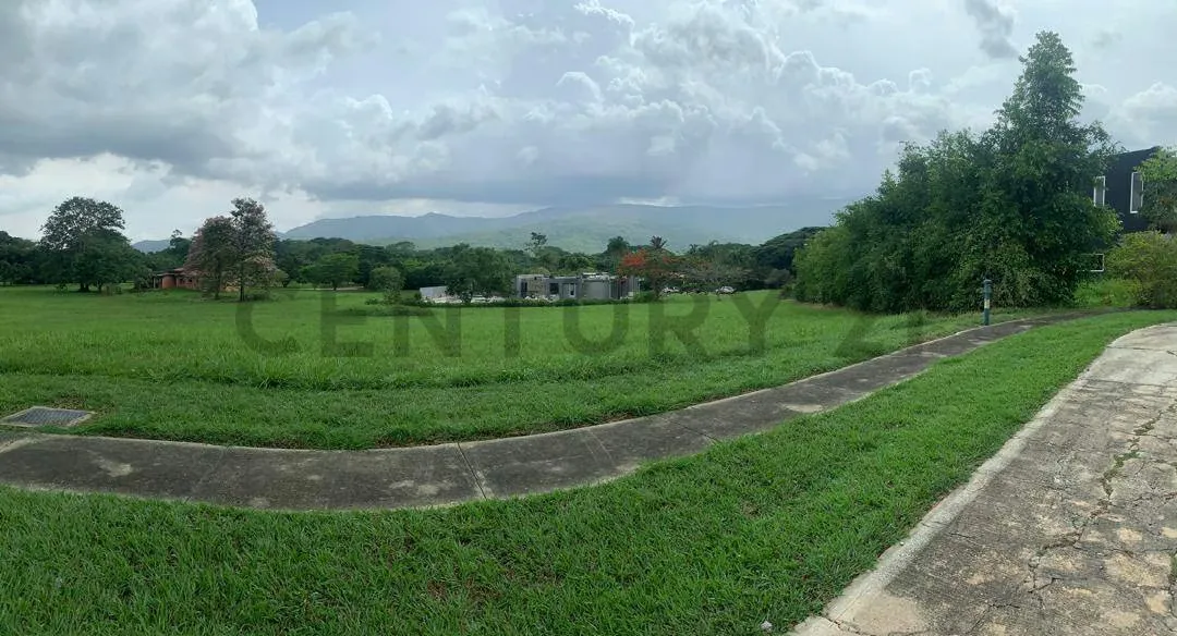 Se vende parcel la de 2600 mts2 - 5