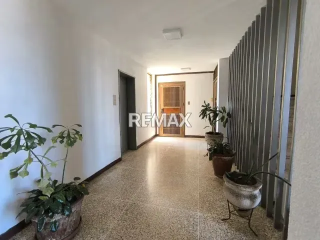 APARTAMENTO RESIDENCIA MI JARDÍN CANAIMA URBANIZACIÓN JUANA DE AVILA - 2