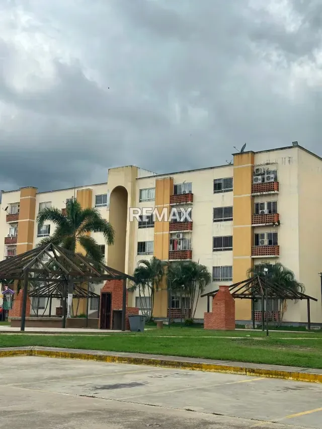 EN ALQUILER APARTAMENTO EN URB. VALLES DEL NOGAL SAN DIEGO - 2