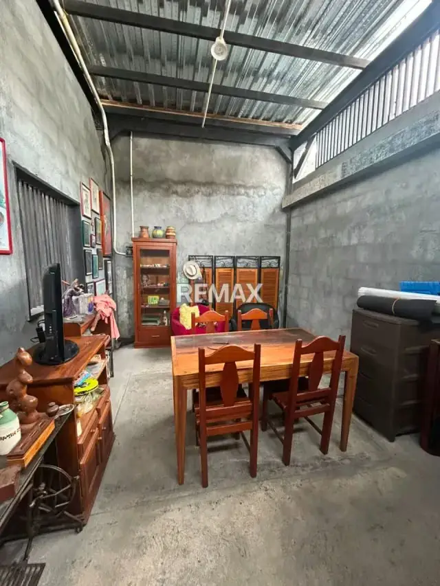 En venta casa-comercial para remodelar a su gustoen el oeste, cerca de la av. Pedro León Torres