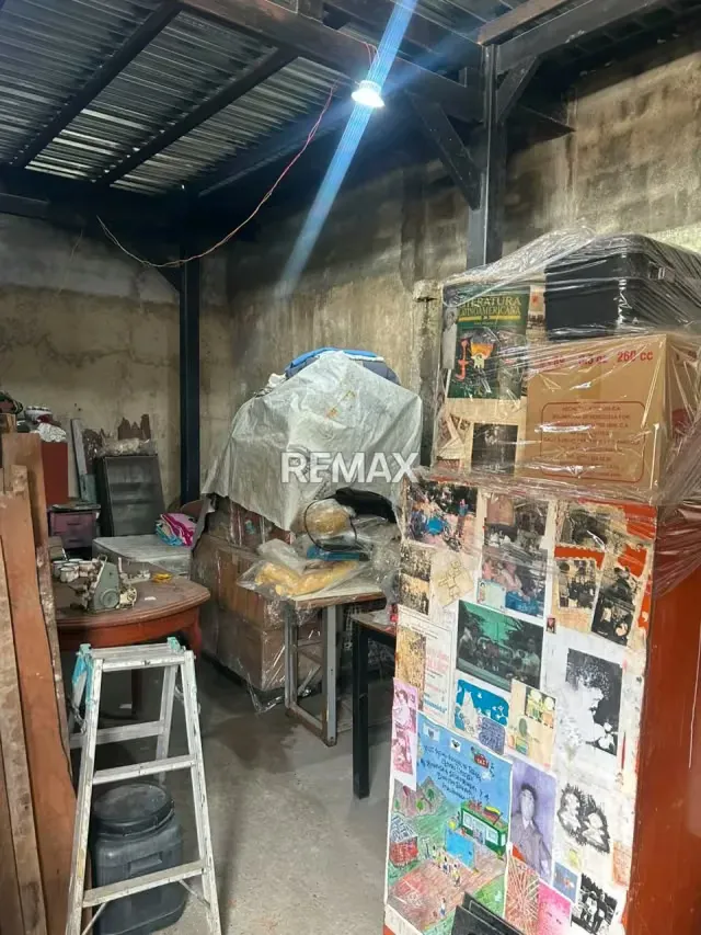 En venta casa-comercial para remodelar a su gustoen el oeste, cerca de la av. Pedro León Torres - 8