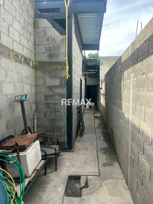 En venta casa-comercial para remodelar a su gustoen el oeste, cerca de la av. Pedro León Torres - 9