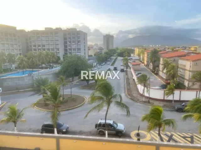 ALQUILER APARTAMENTO EN LOS GERANIOS URB. MANEIRO - 10
