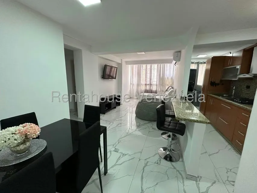 Apartamento (1 Nivel) en Alquiler en La Urbina, Distrito Metropolitano - 2
