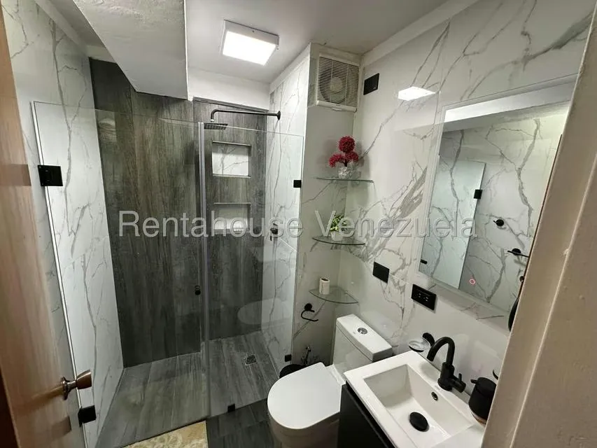 Apartamento (1 Nivel) en Alquiler en La Urbina, Distrito Metropolitano - 11