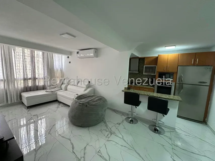 Apartamento (1 Nivel) en Alquiler en La Urbina, Distrito Metropolitano - 3