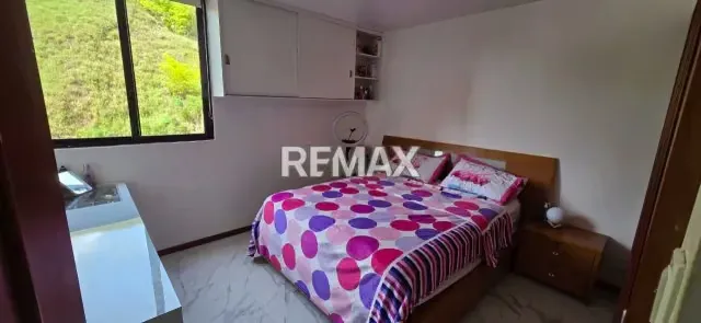 En Venta apartamento ubicado en la Urbanizacion Colinas de La Tahona - 11