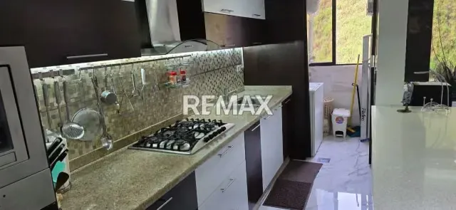 En Venta apartamento ubicado en la Urbanizacion Colinas de La Tahona - 5