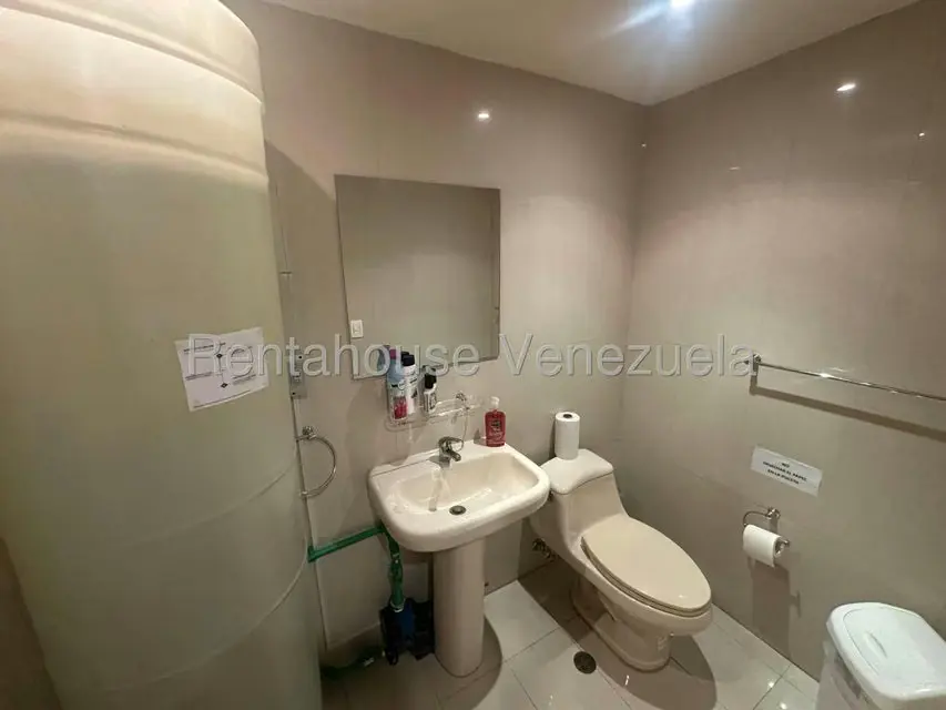 Oficina en Venta en Los Palos Grandes, Distrito Metropolitano - 26