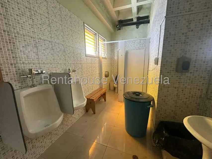 Oficina en Venta en Los Palos Grandes, Distrito Metropolitano - 38