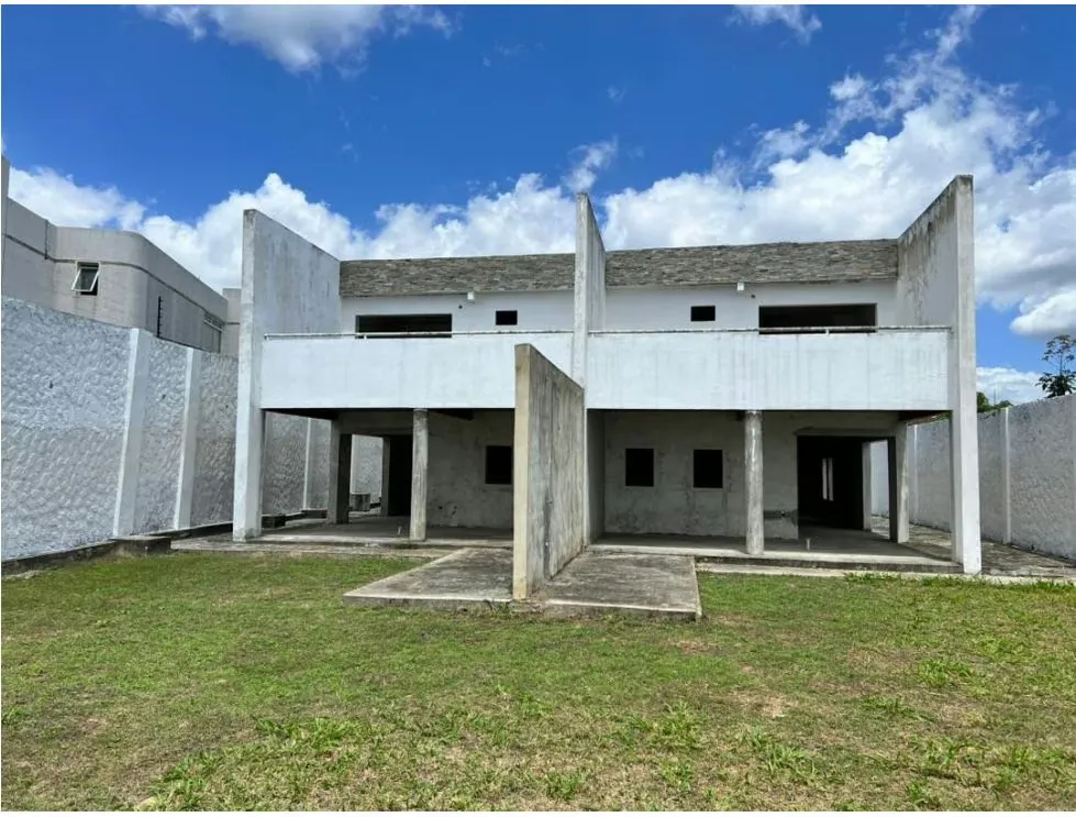 Se vende Townhouse 2.057m² 8h/10b/10p El Hatillo
