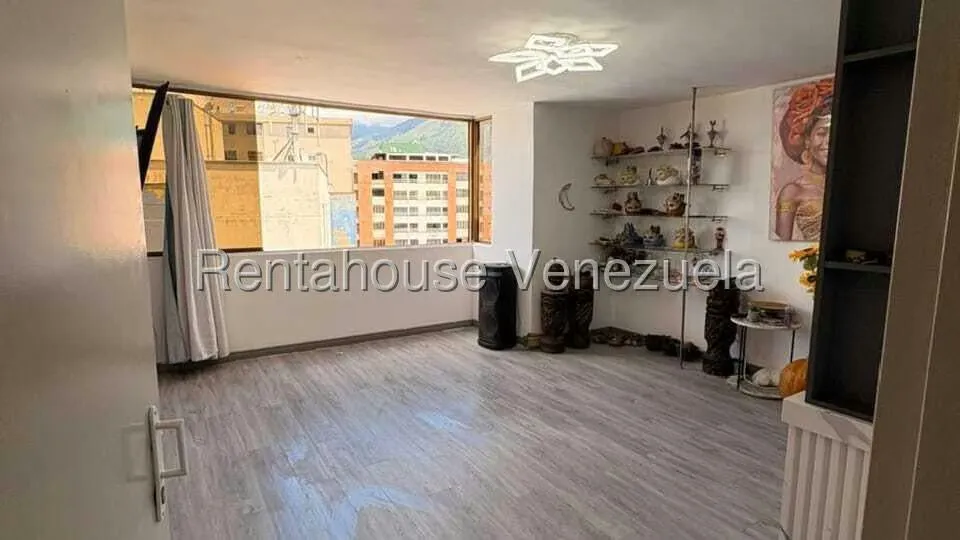 Apartamento (Duplex) en Venta en Lomas del Avila, Distrito Metropolitano - 2