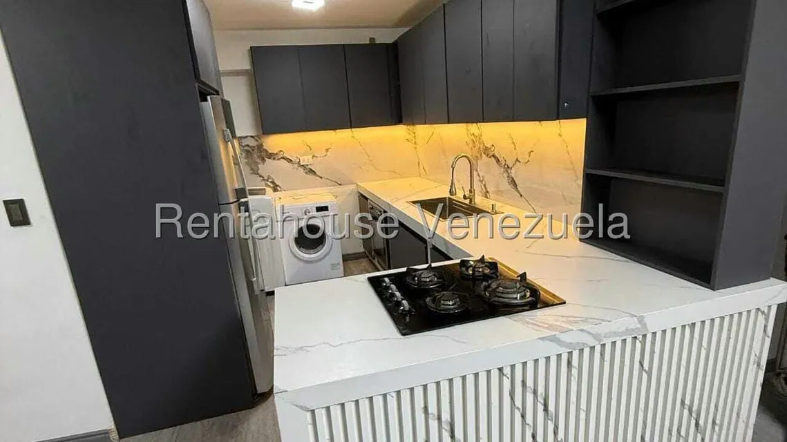 Apartamento (Duplex) en Venta en Lomas del Avila, Distrito Metropolitano - 3