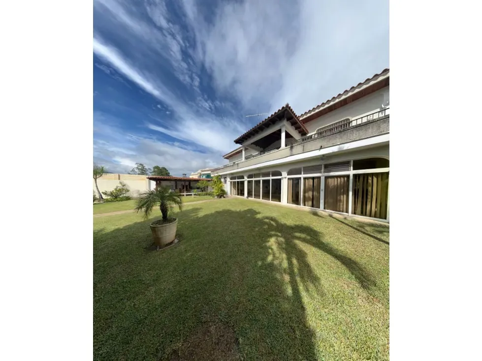 Se vende casa 1000 m2 4H+2S/5.5B+S/4P Los Naranjos [Norte 5]