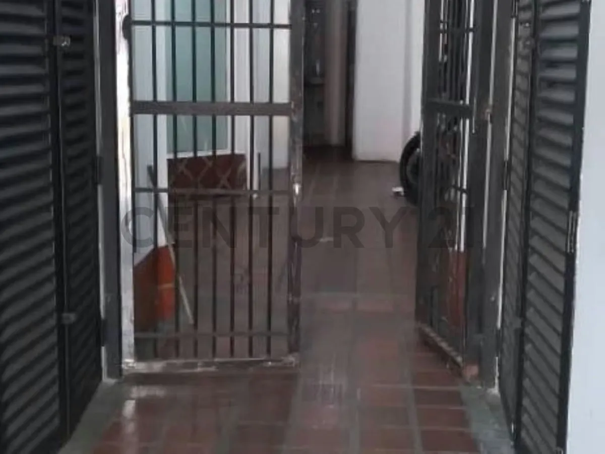 Se vende casa para comercio con excelente ubicación en el centro de El Hatillo - 2