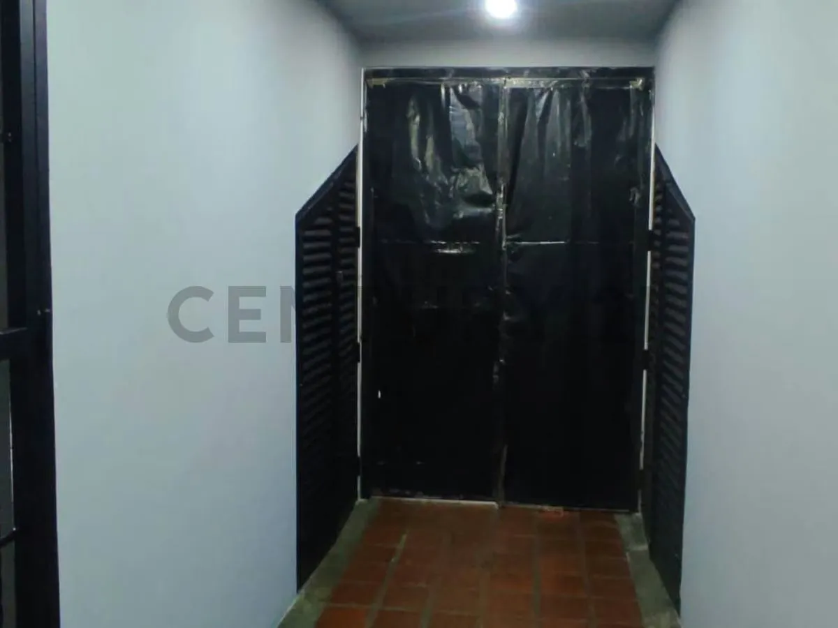 Se vende casa para comercio con excelente ubicación en el centro de El Hatillo - 7