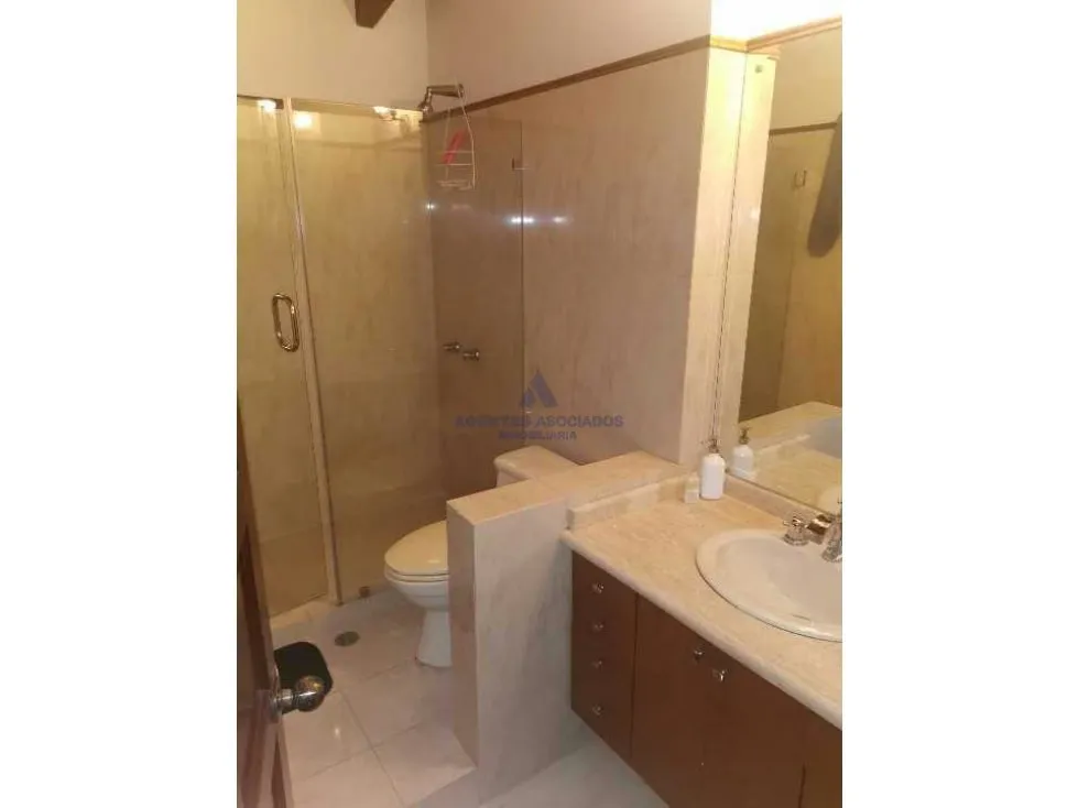 Venta/ Alquier casa 300m2 Chuao 1295 - 16