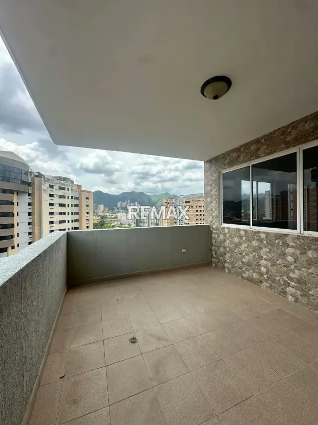 EN VENTA PENTHOUSE RES. MANDALAY SUITES URB. VALLE BLANCO - 11