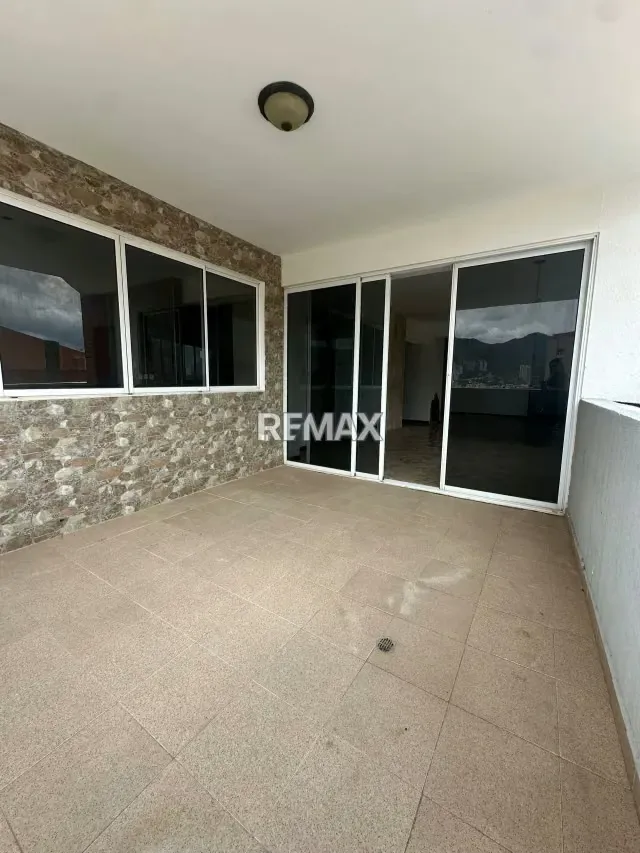 EN VENTA PENTHOUSE RES. MANDALAY SUITES URB. VALLE BLANCO - 13