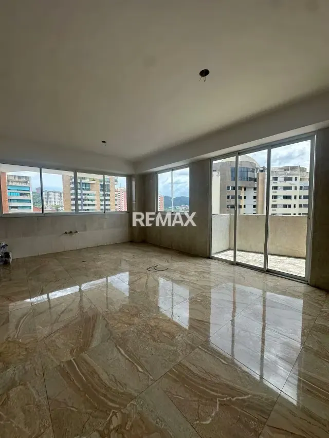 EN VENTA PENTHOUSE RES. MANDALAY SUITES URB. VALLE BLANCO - 10