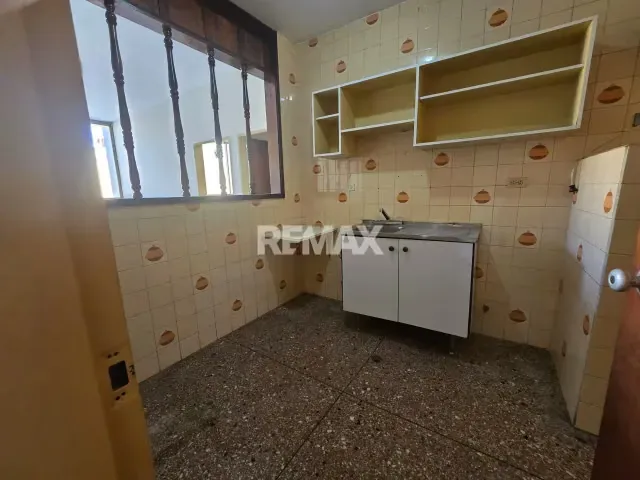 Apartamento sin amoblar en alquiler en zona céntrica de Acarigua. A una cuadra de la Plaza Bolivar. - 2
