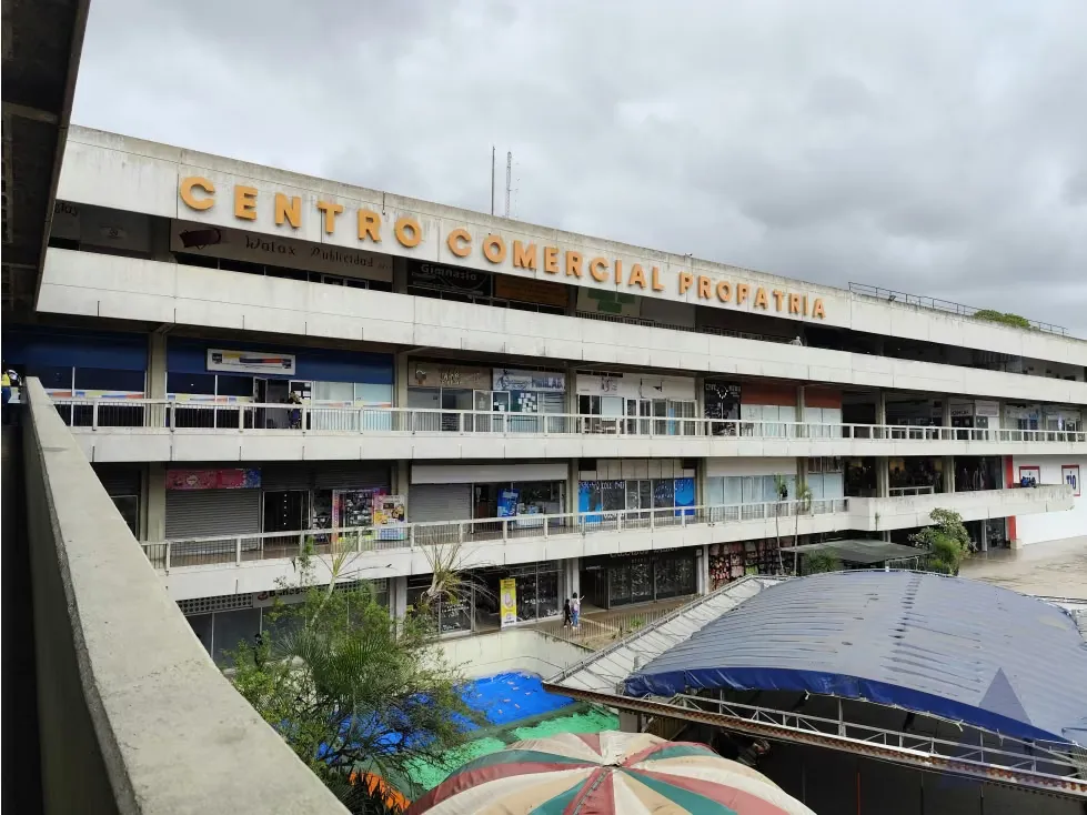 Se vende local comercial 121m2 Propatria 2167