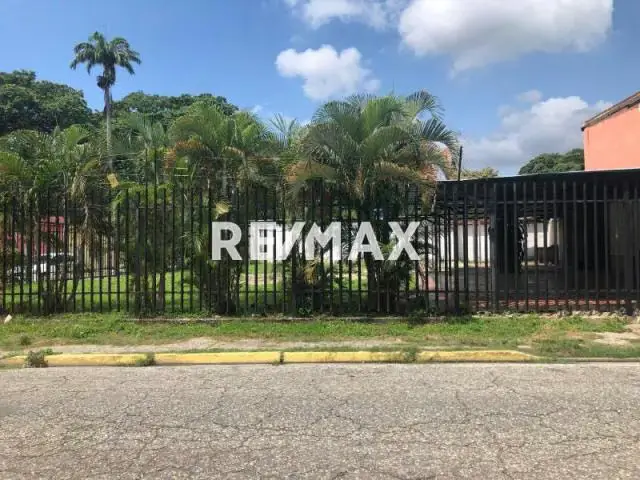 Venta de Terreno en Esquina Calle Paez Centro de Guacara