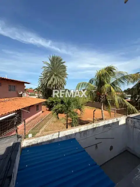 TOWNHOUSE EN MUNDO NUEVO, LOS ROBLES, MANEIRO.