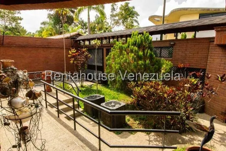 Casa (Multipes Niveles) en Venta en Lomas de La Lagunita, Distrito Metropolitano - 2