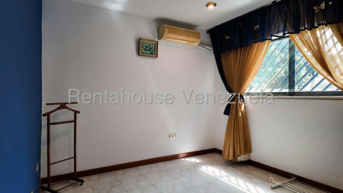 Casa (Multipes Niveles) en Venta en Lomas de La Lagunita, Distrito Metropolitano - 11